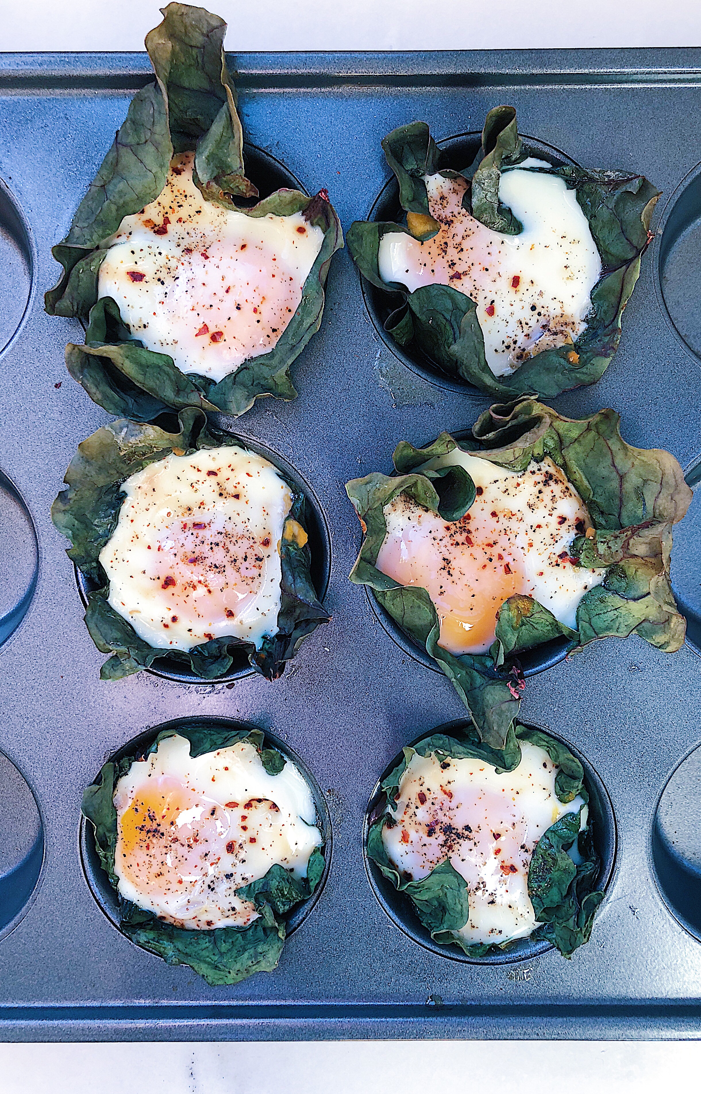 Greens + Squash Egg Cups {Whole30 + Vegetarian} Greens + Squash Egg Cups {Whole30 + Vegetarian}